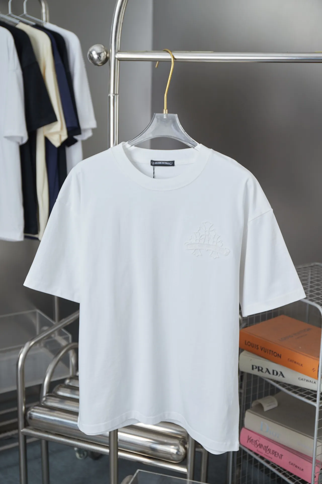 🅿️200 Ch*ome Hearte 25SS early spring new style embroidered heart cross short sleeves light luxury essential item for daily commuting for men and women correct version welcome to compare detailed features · 320g 100% pure cotton double yarn jersey fabric · Custom dyed in the same vat with special thickened 32 count double-ply 1X1 thread · Imported Tajima machine hollow embroidery embroidered CHRO heart pattern · Ready-to-wear general wash · Double-needle sewing and cross-seam technology · Original main mark, washed tag, brand moisture-proof paper packaging Color: black/white Size: S/M/L/XL